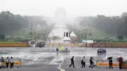 Delhi Records 38.5°C, Light Rain Expected on Monday