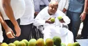 Deve Gowda Visits Fruit Mela, Calls for National Jackfruit and Tamarind Board