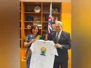 Indian High Commissioner Gifts Yoga Day T-Shirt to New Zealand Foreign Minister