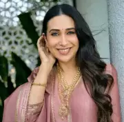 Karisma Kapoor Gets Emotional Remembering Rishi Kapoor's Dafli Wale Song