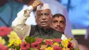 Kharge Loses Cool at Party Workers Over DKS Chants in Bengaluru
