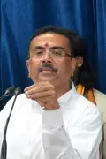 Kolkata CM Adhikari Urges Public Not to Take Law into Own Hands After MP Attacked