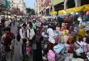 Kolkata: Hawkers Return to New Market Streets Day After Police Clearance