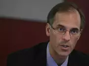 Moody's Chief Economist Warns US Recession Risk High Without Iran Peace Deal