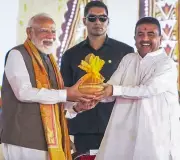 PM Modi Slams Past Govts for West Bengal Exodus, Hails New Era