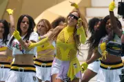 Shakira Turns World Cup Production Cue Into Viral Dance Moment at Azteca