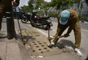 Surat: Pre-Monsoon Work Begins, SMC Cleans Stormwater Drains