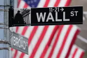 US Stocks Mixed as AI Shares Pull Back, Oil Prices Ease