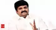 Vijayabaskar slams AIADMK leadership for expelling dissenters, calling loyal cadres adversaries