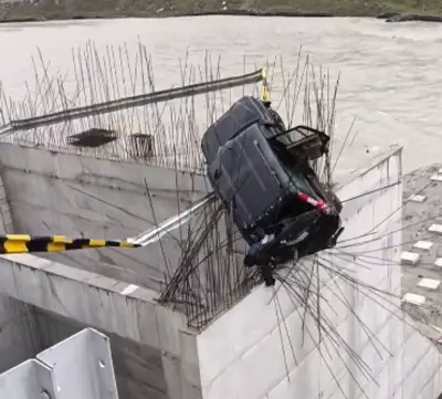 Atal Tunnel Horror: Scorpio Hangs from Bridge Pillar, Iron Rods Pierce SUV, Rajasthan Man Killed