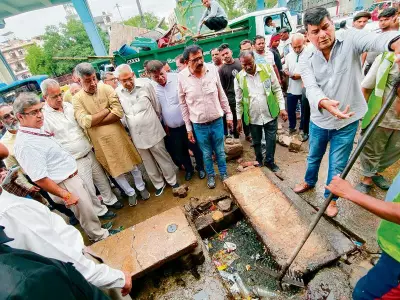 MCD commissioner orders faster drain cleaning in Adarsh Nagar