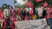 Bengaluru Street Vendors Protest Footpath Eviction Drive, Warn of Citywide Bandh