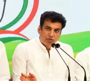 Congress demands L-G probe into alleged Rs 50 crore bedsheet scam in Delhi hospitals