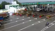 LPG Tanker Crashes into Divider at Kaushambi Toll Plaza; CCTV Captures