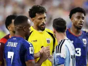 Vozinha Shakes Hands with Messi, Cabo Verde Players Click Pics After World Cup Exit